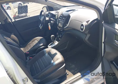 2015 Chevrolet Sonic Rs Auto z USA, uszkodzony, nr VIN 1G1JG5SB4F4177978